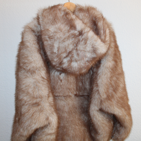 abrigo-pelo-capucha-beige-3