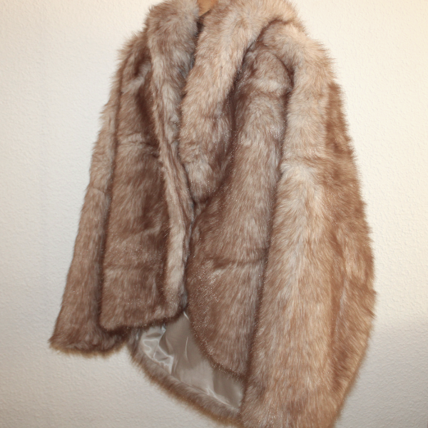 abrigo-pelo-capucha-beige-5