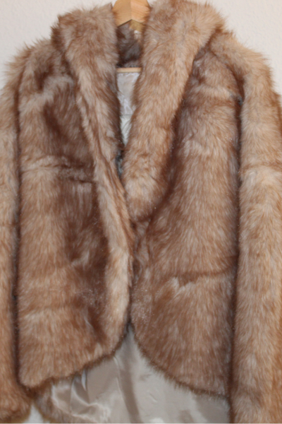 abrigo-pelo-capucha-beige-1